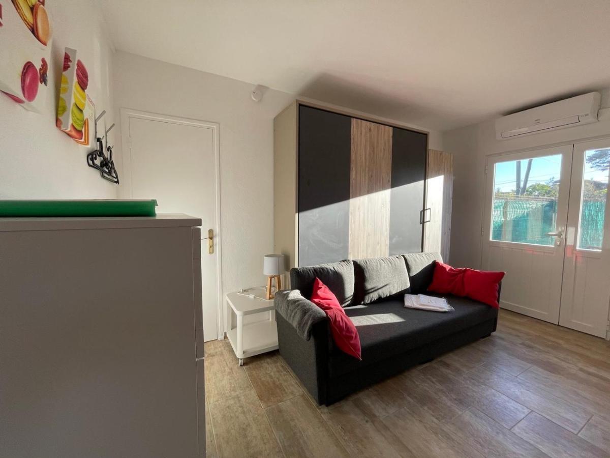 Le Club Des Cigales Apartment Hyeres Bagian luar foto