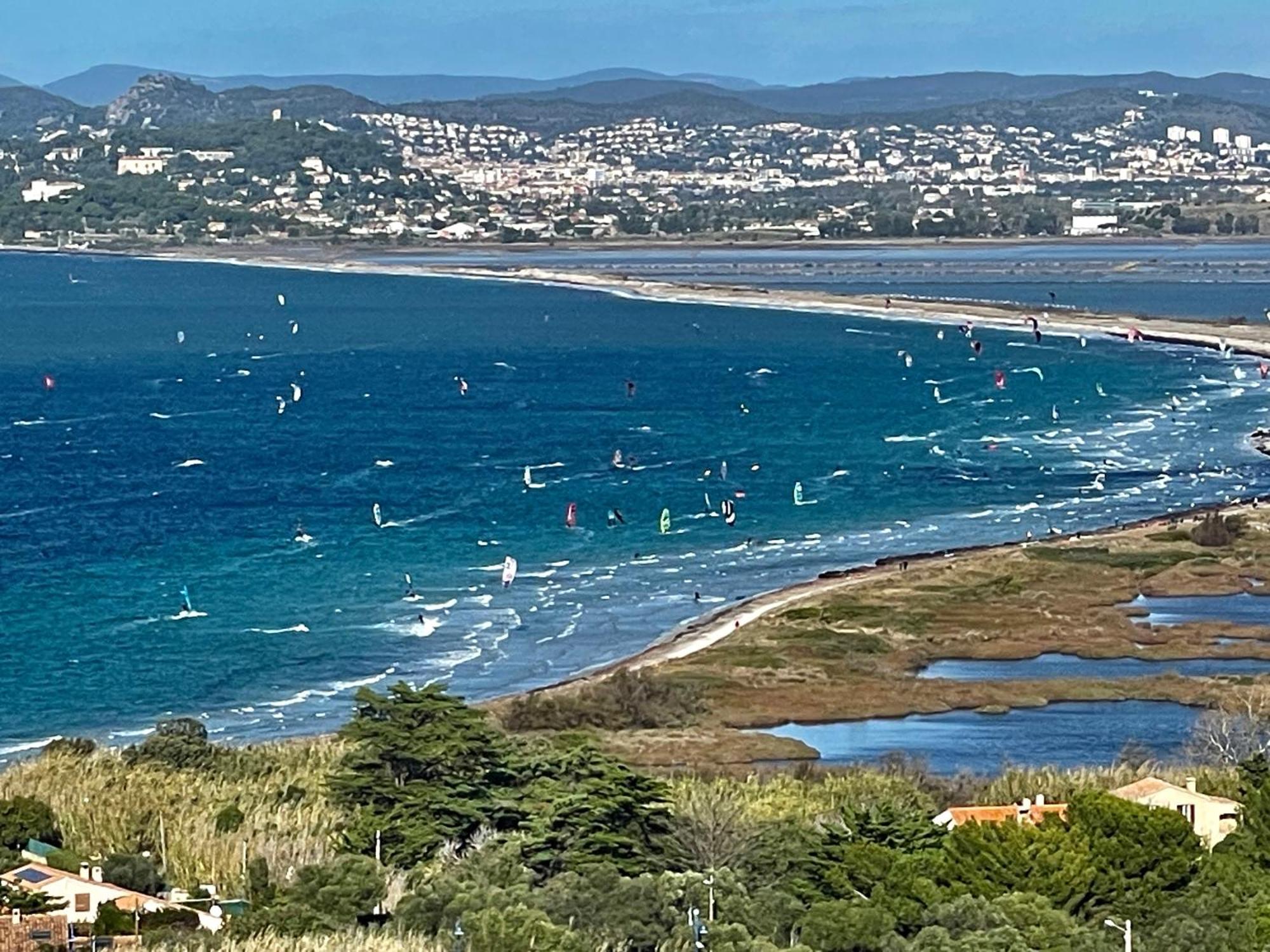 Le Club Des Cigales Apartment Hyeres Bagian luar foto