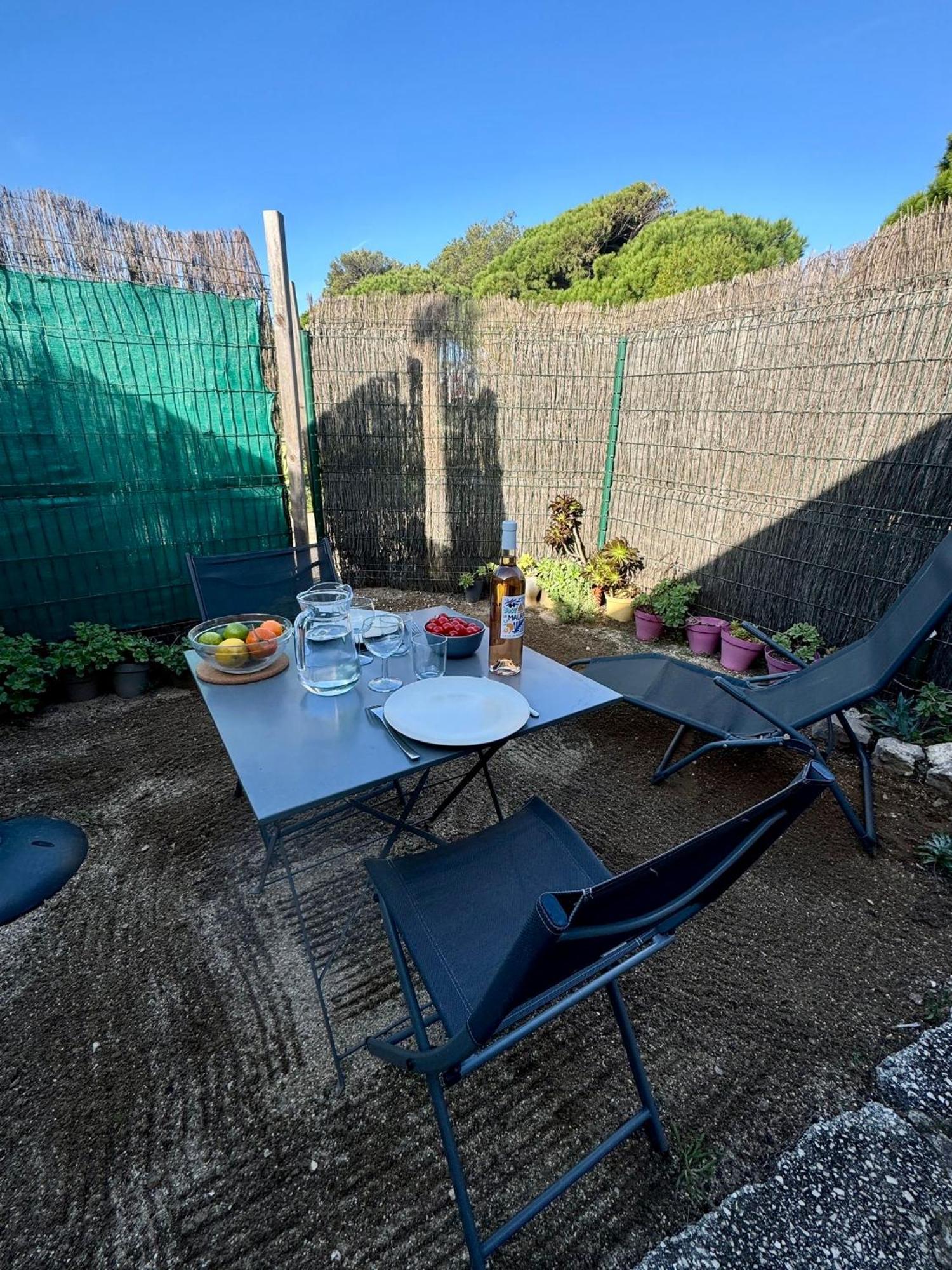 Le Club Des Cigales Apartment Hyeres Bagian luar foto