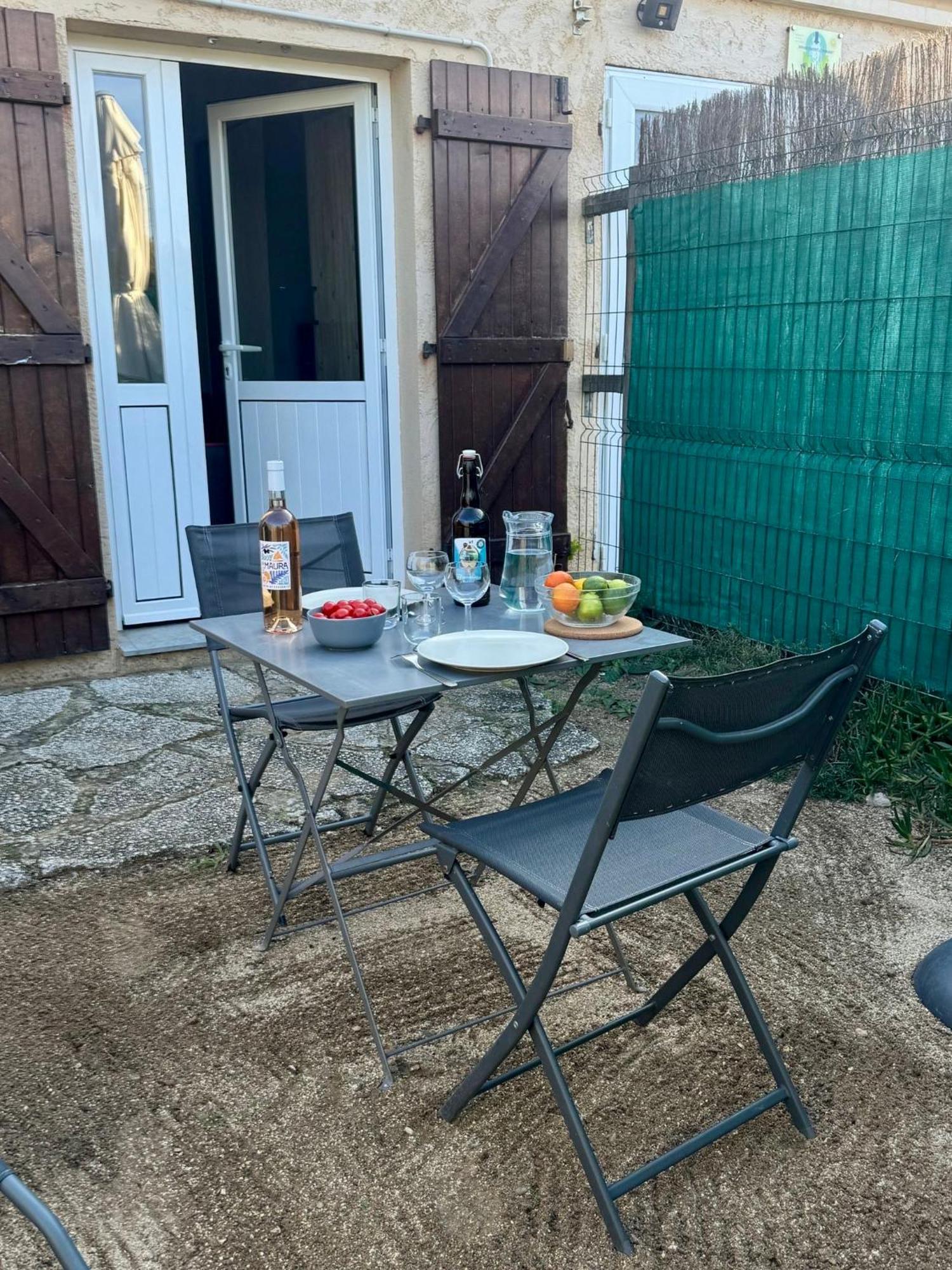 Le Club Des Cigales Apartment Hyeres Bagian luar foto
