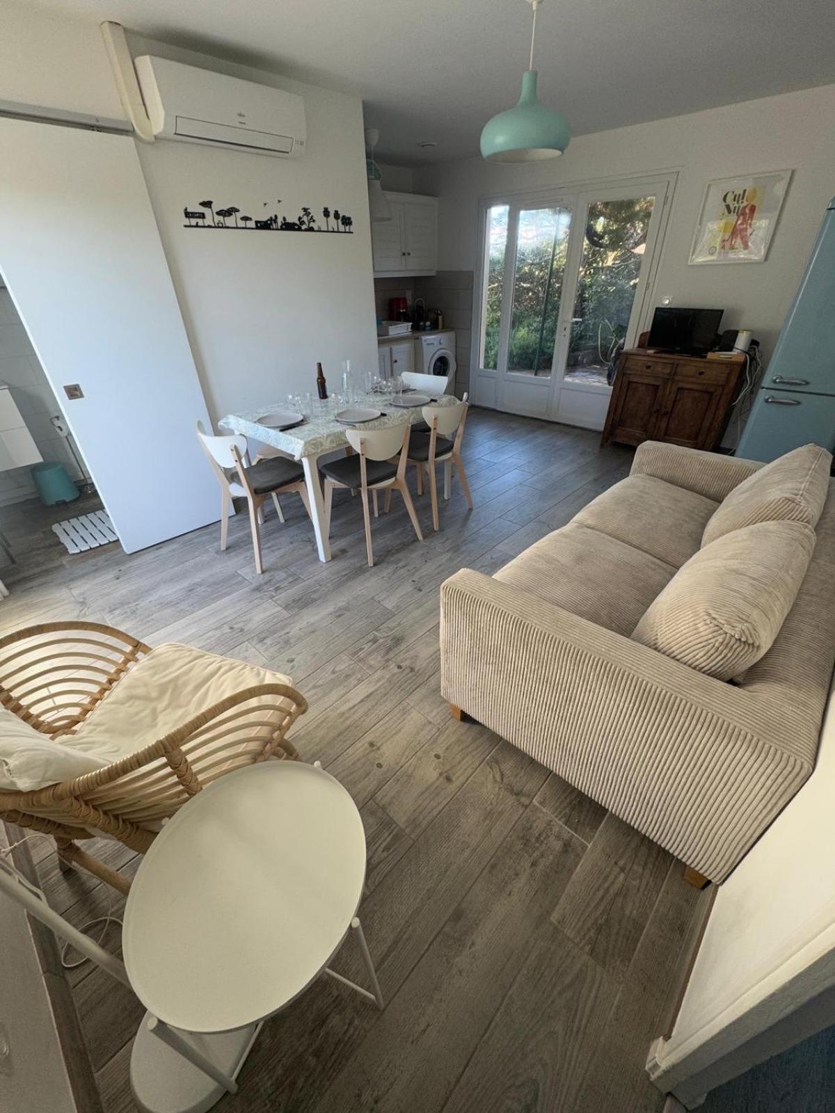 Le Club Des Cigales Apartment Hyeres Bagian luar foto