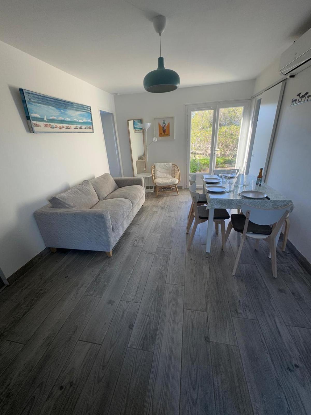 Le Club Des Cigales Apartment Hyeres Bagian luar foto
