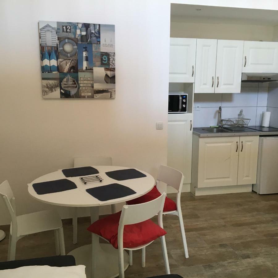 Le Club Des Cigales Apartment Hyeres Bagian luar foto